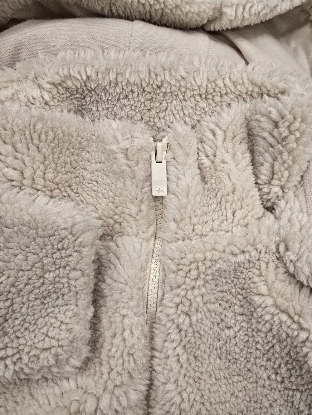 Alo Yoga Foxy Sherpa Jacket - Bone XS